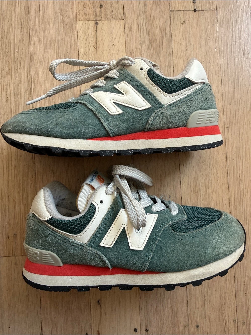 New Balance Kids Green, White & Red Retro Runner Sneakers